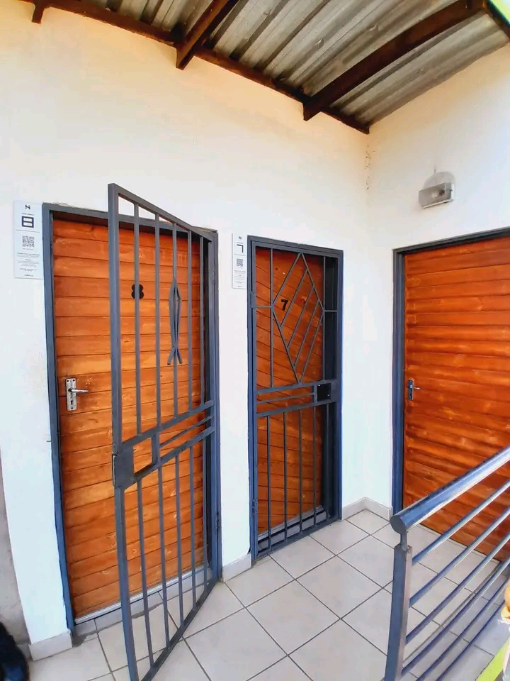 Looking for a room?....well  i got you,i have  in Ebony Park