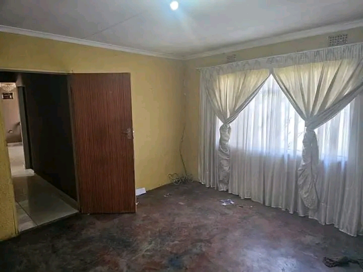 Four room cottage to rent available

-tiled  in Difateng