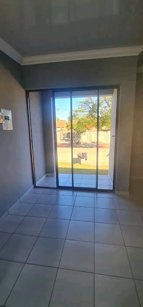 Greetings bachelor s rooms available for mont  in Clayville