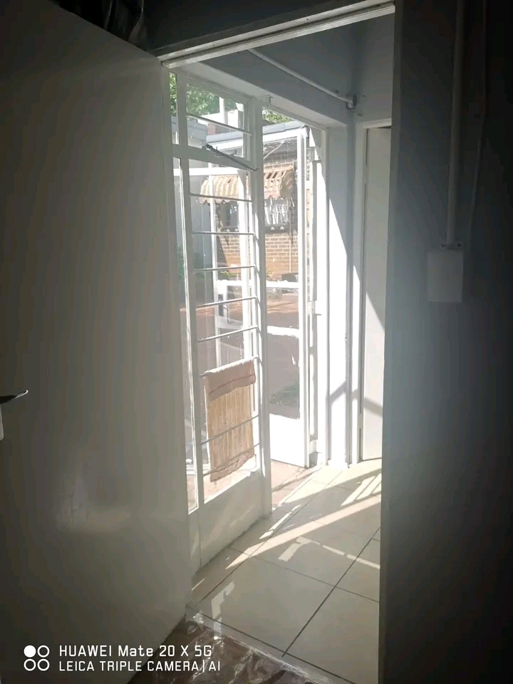 Outside room available rent is r2950 deposit   in Randpark Ridge