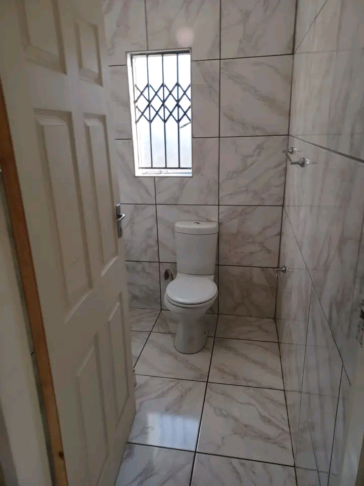 1 bedroom  cottage comes with  fitted wardrob  in Birchleigh