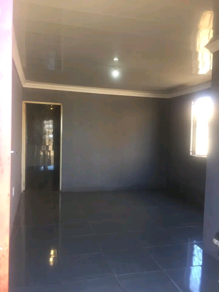 2 and half room to rent at ext 2 close to mol  in Moleleki