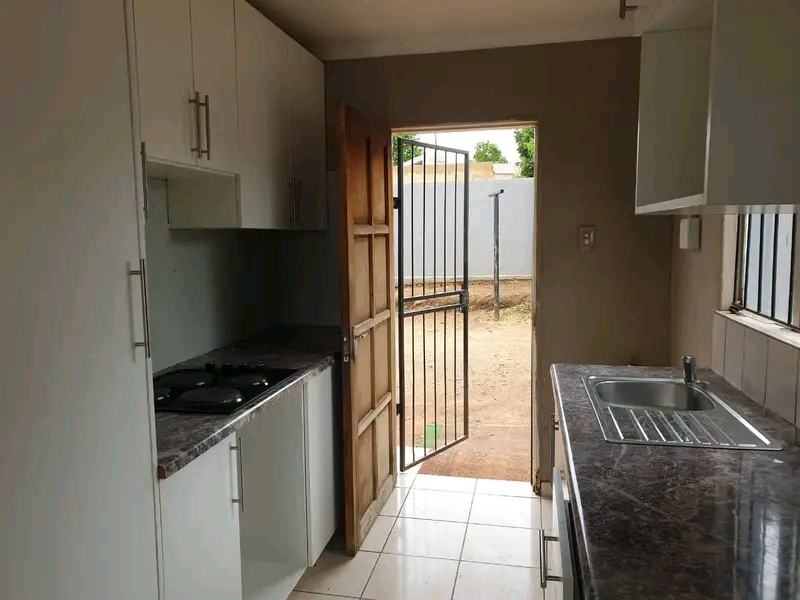 2 bedroom house available at ext 5
rent 5.4   in Cosmo City