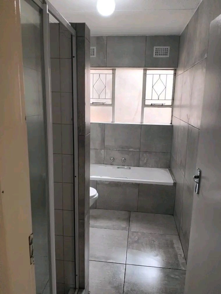 2 beds and 1 bath specious ground floor apart  in Ferndale