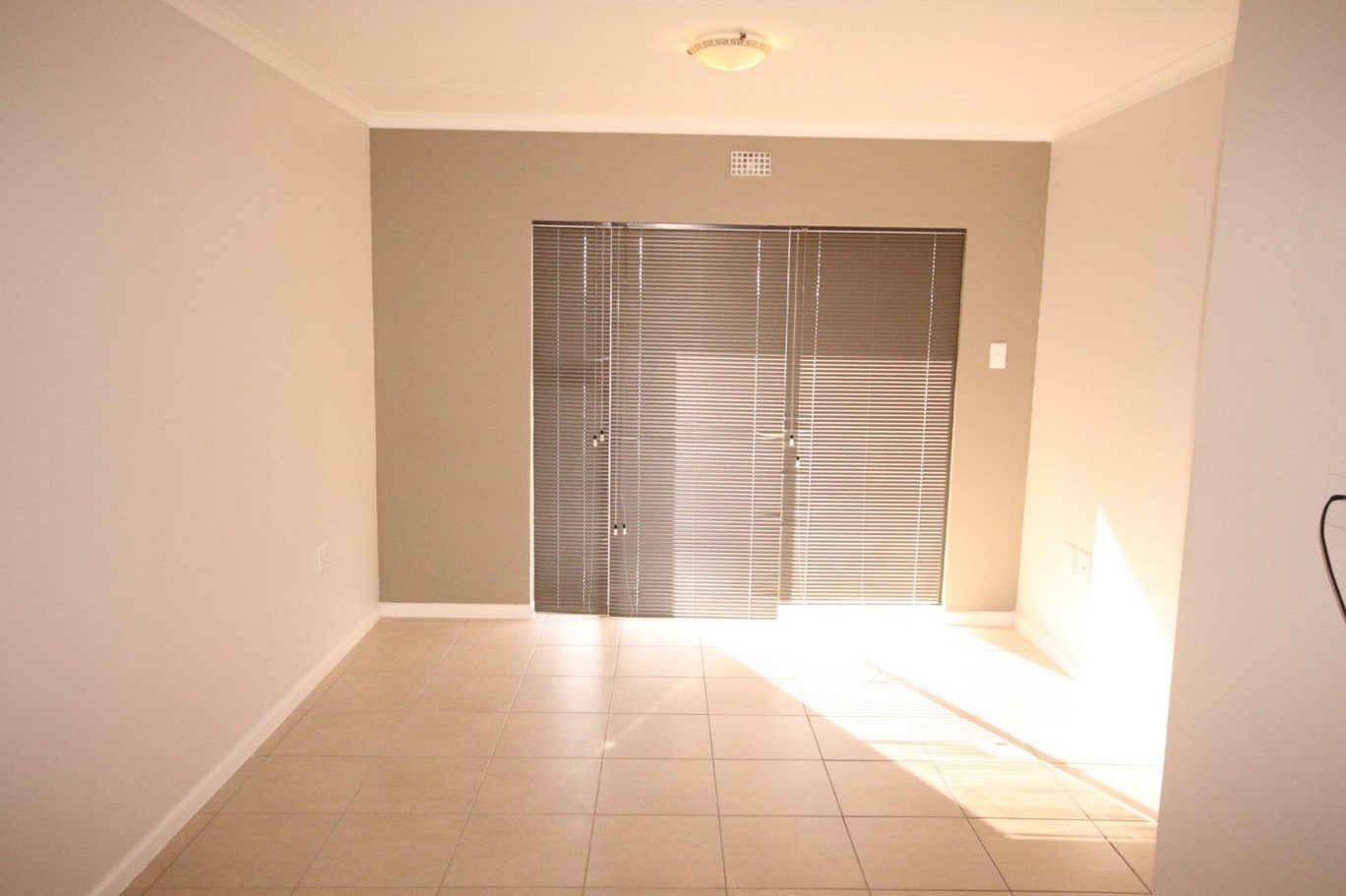  ground floor apartment available

spacious  in Kraaifontein