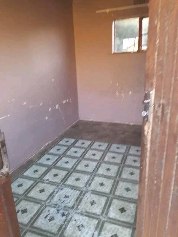 Room to rent in moroka north rent is 900 for   in Rockville