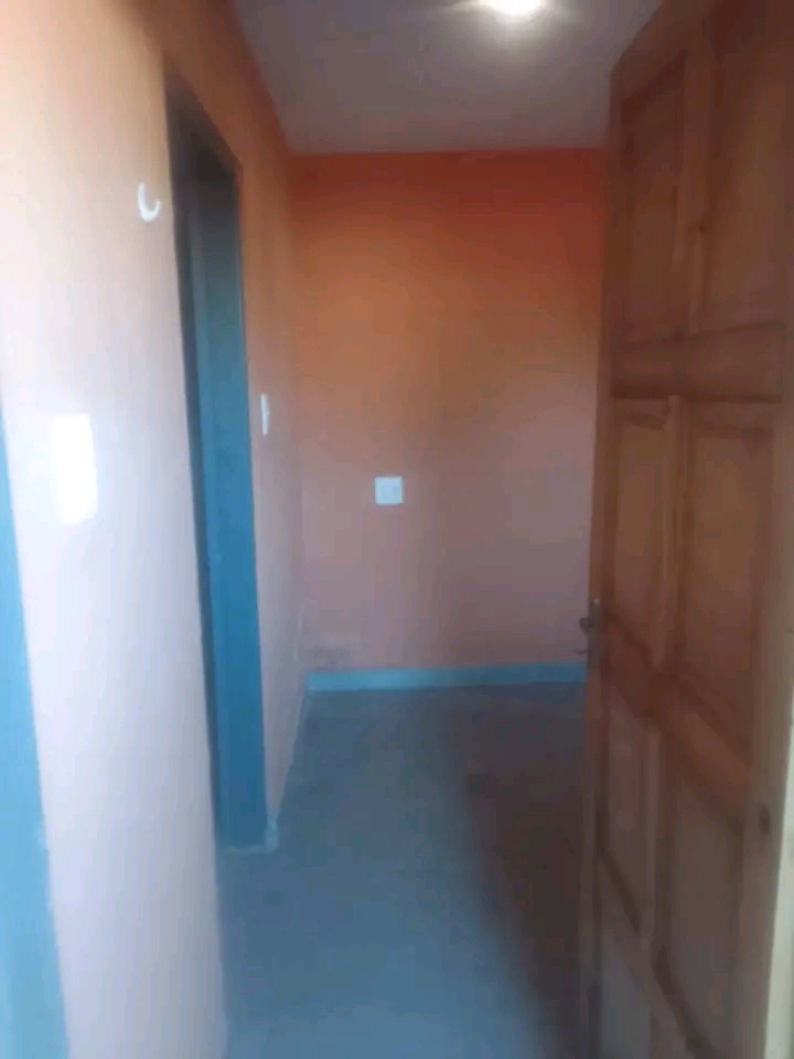 En suite available in zone 2 rent 2500 deposi  in Diepkloof