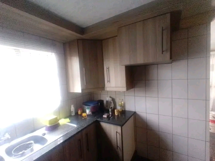 2 bedroom house -with 4 outside rooms -to ren  in Ebony Park