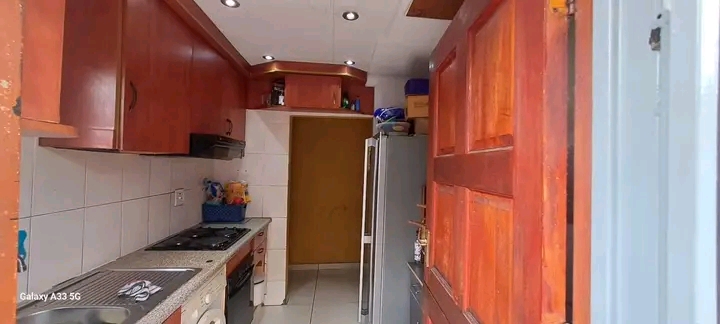 3 bedroom house -with 2 outside rooms -availa  in Allandale