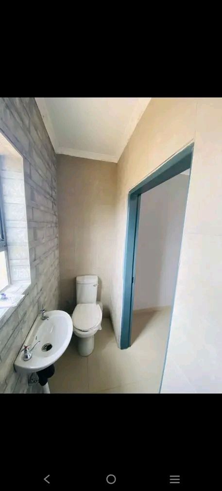 1 spacious bedroom cottage with fitted kitche  in Norkem Park