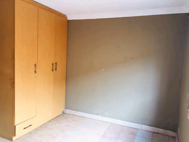 Room still available  ext10 walkable to swazi  in Ivory Park