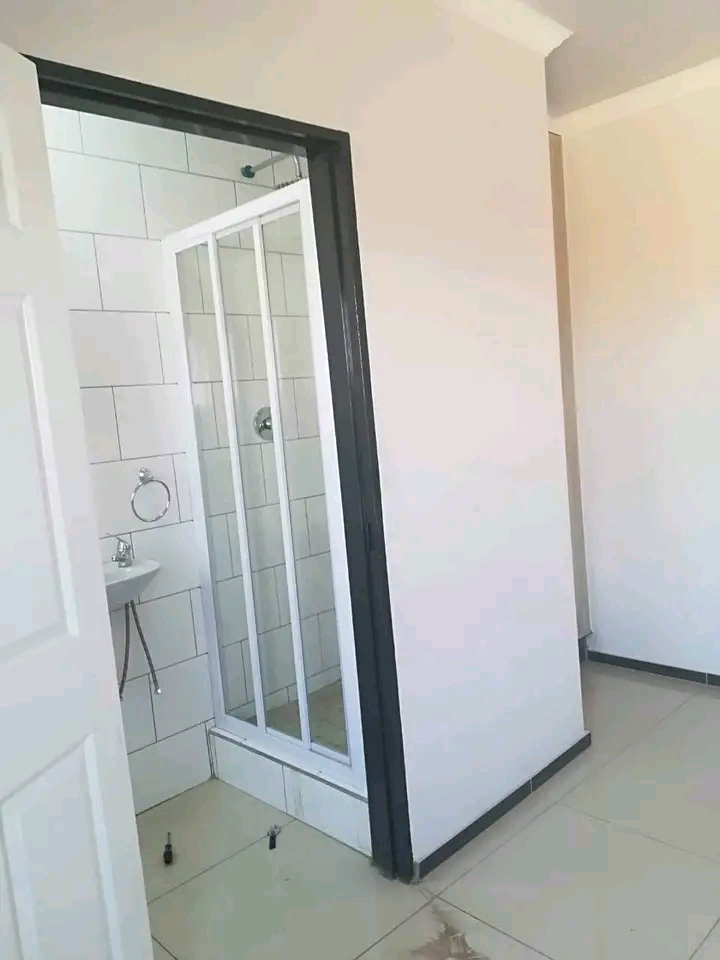 1 bedroom bachelor available for monthly rent  in Clayville