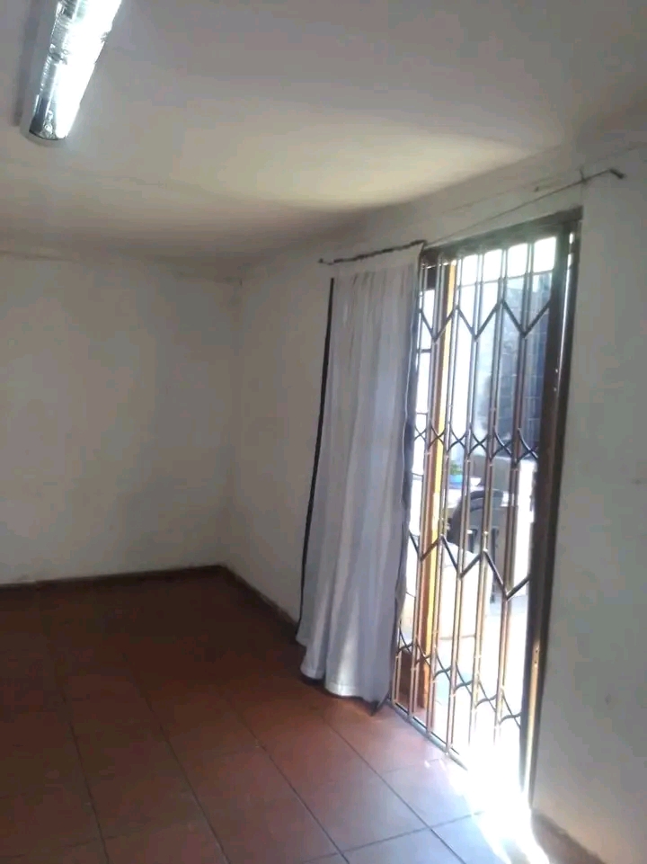 Room to rent available now at 11 orlando stre  in Kensington