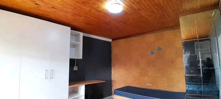 Room to rent in ce2 r2800

neat and spaciou  in Vanderbijlpark