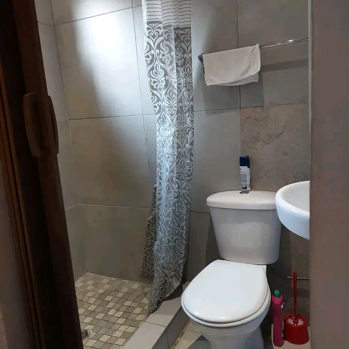 A spacious room with an en-suite is available  in Emdeni