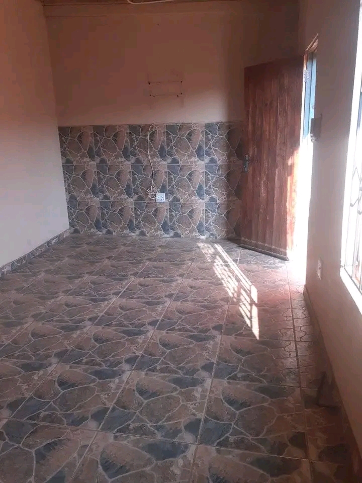 Room available ext1 1500 my number 0660 943 7  in Esselen Park