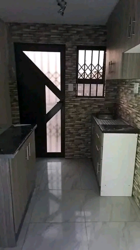 House to let available
rental price:r4000 pl  in Palm Ridge