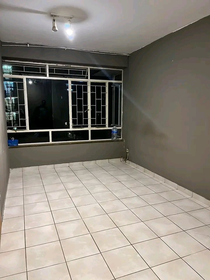 A very big room available immediately in a ne  in Sunnyside