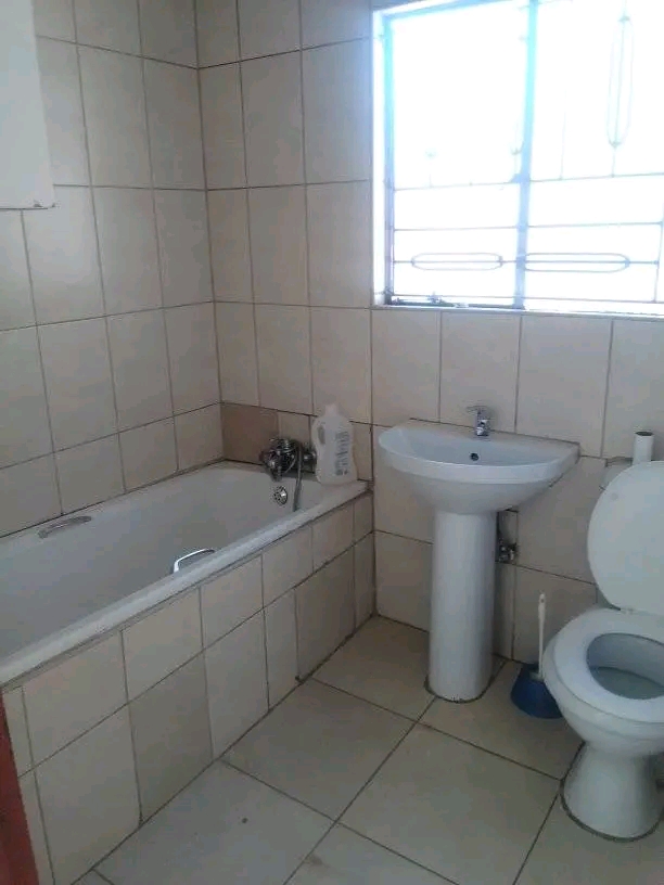 2 bedroom house -with outside rooms -to rent   in Ebony Park