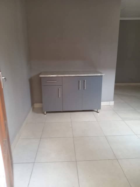 Apartment available at ext 25 going for r2500  in Vosloorus