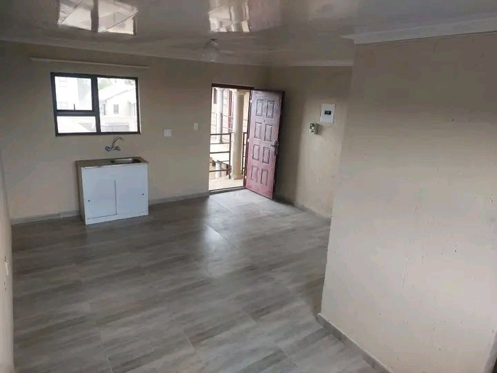 Bachelor flats to rent at ext.31 for r2300 pl  in Protea Glen