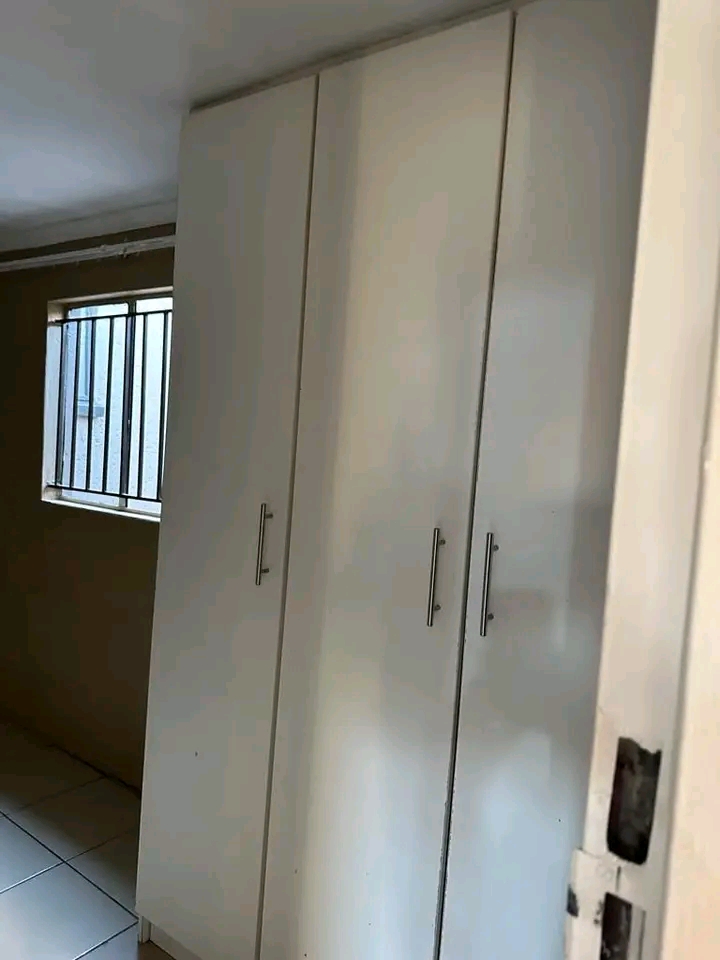 One bedroom cottage with kitchenette and show  in Molapo