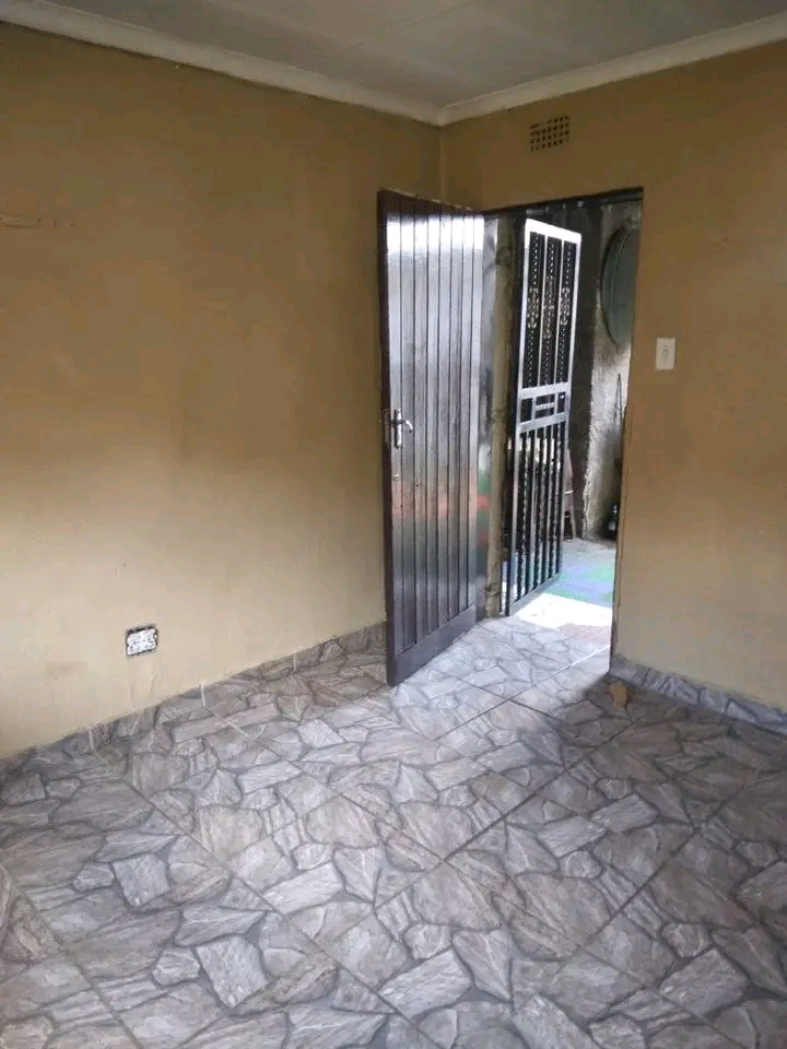 Senaoane room available close to chiawelo cli  in Senaoane