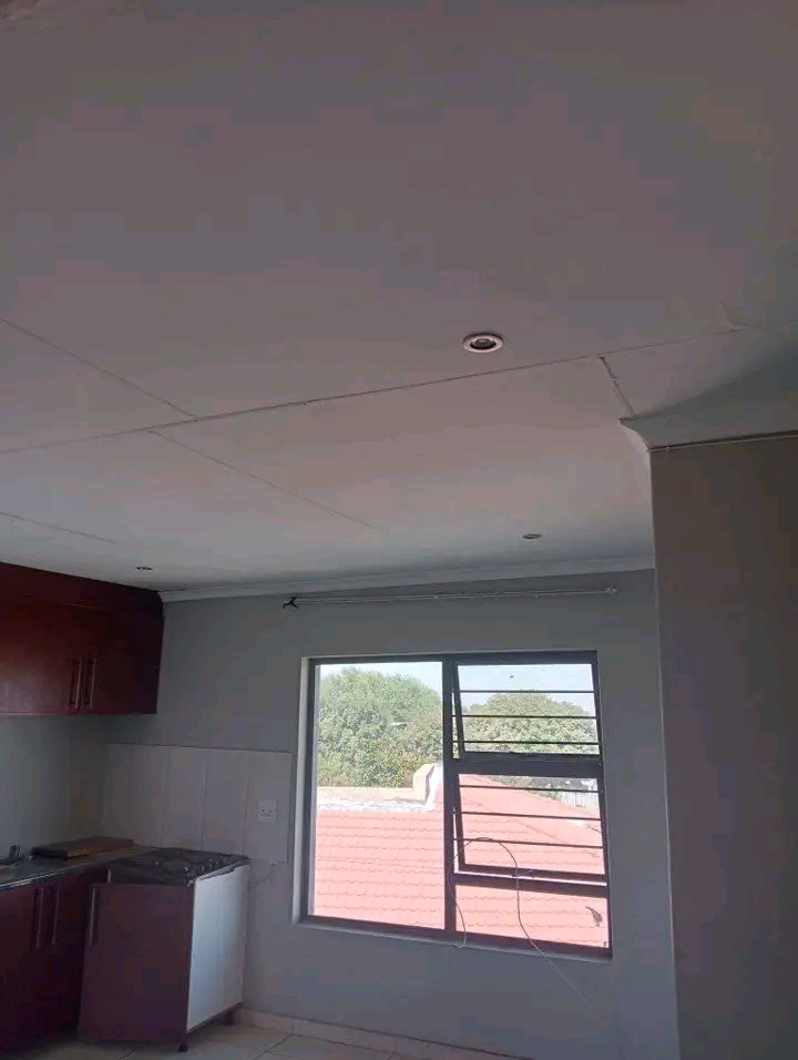 Available cottage in zone 9
r2500 per month+  in Meadowlands