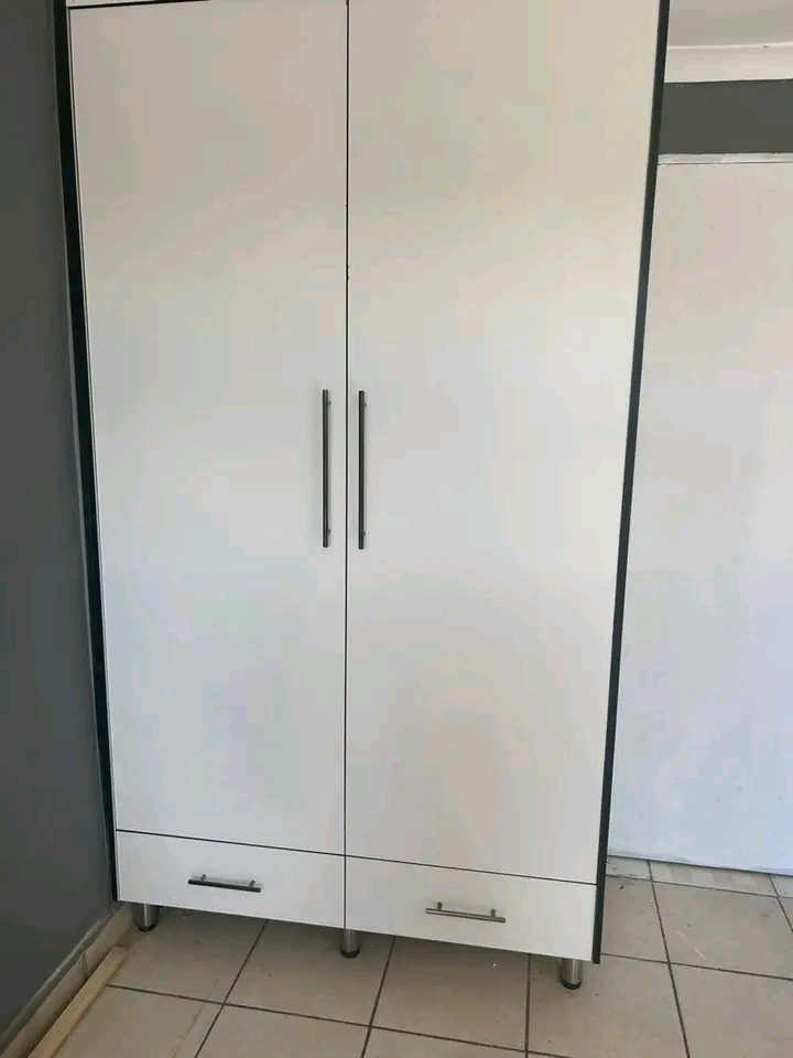 A spacious bachelor cottage available 5min wa  in Birch Acres