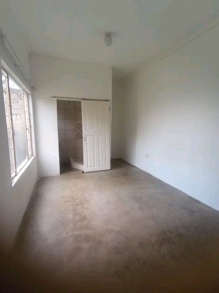 An open bachelor with fitted kitchen, bathroo  in Norkem Park