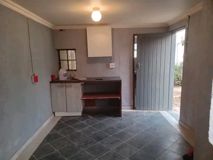 Nice bachelor for 3500 water and electricity   in Kensington