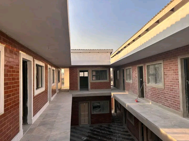 Newly build block flat 15 rooms available to   in Tembisa