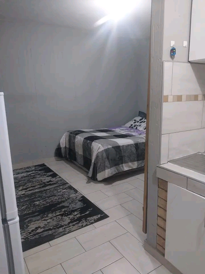 Bachelor room to rent in ext10  flats to rent  in Cosmo City