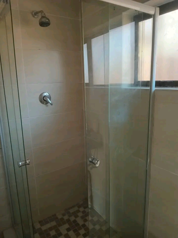 Bachelor s room to rent at ext 16 with a sink  in Protea Glen