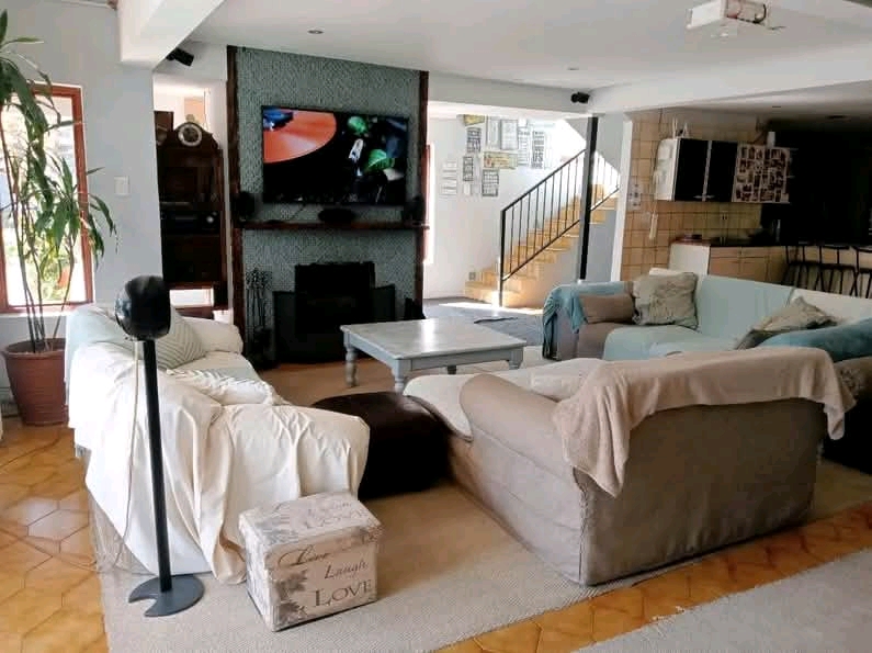 A stunning fully furnished 4 bed and 3 bath s  in Randburg