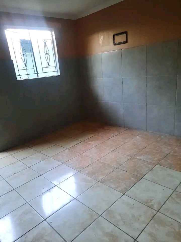 Room to rent at ext2 next to zcc church 1800   in Kaalfontein