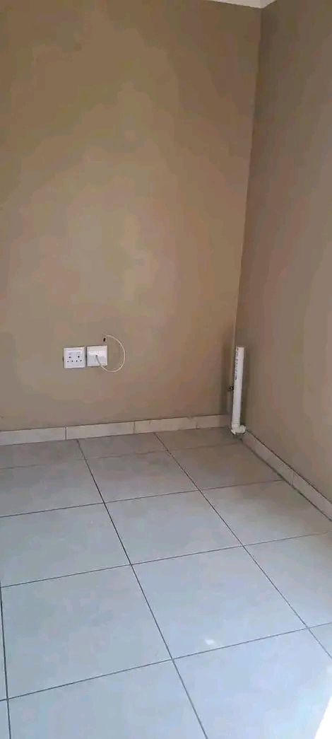 Bachelor available in ext 27
parking availab  in Clayville