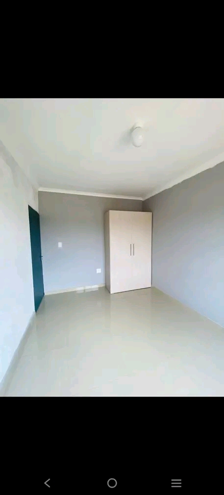 1 spacious bedroom cottage with fitted kitche  in Norkem Park
