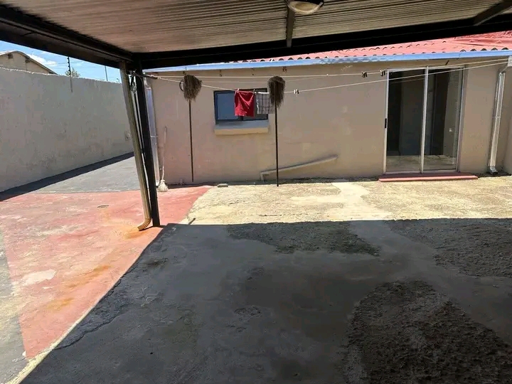 House to rent.. r6000 and deposit required wa  in Emdeni