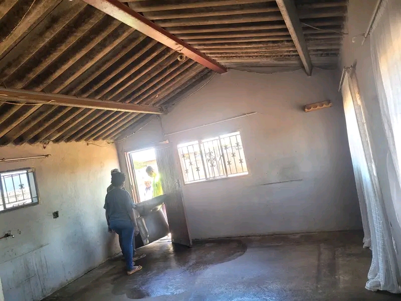 Bachelor house to rent available immediately   in Evaton