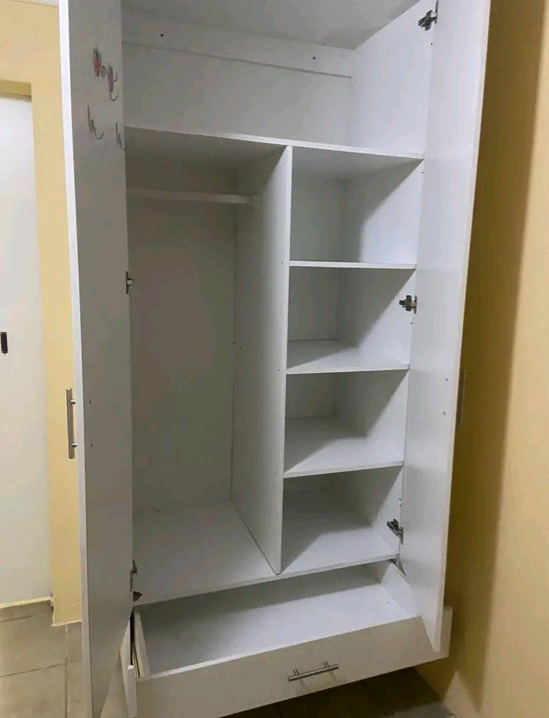 Bachelor available to rent

includes a kitc  in Clayville