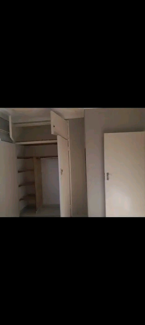 Room in a flat to let for r2500..with fitted   in Turffontein