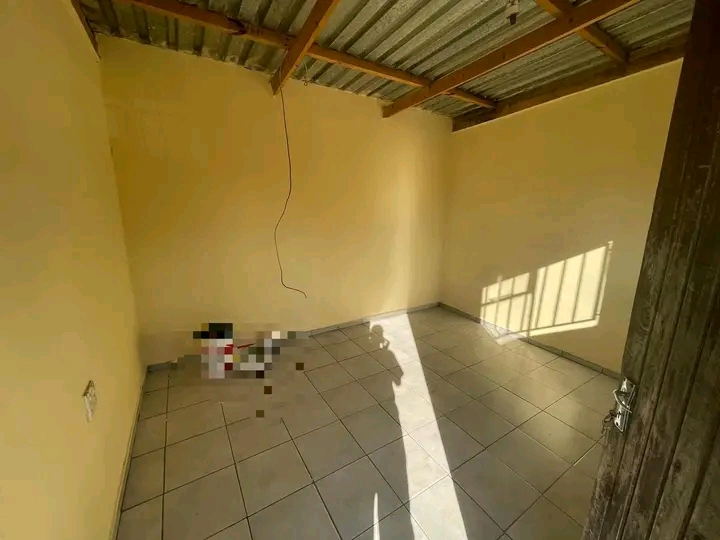 Spacious cottage to rent with outside toilet   in Birch Acres