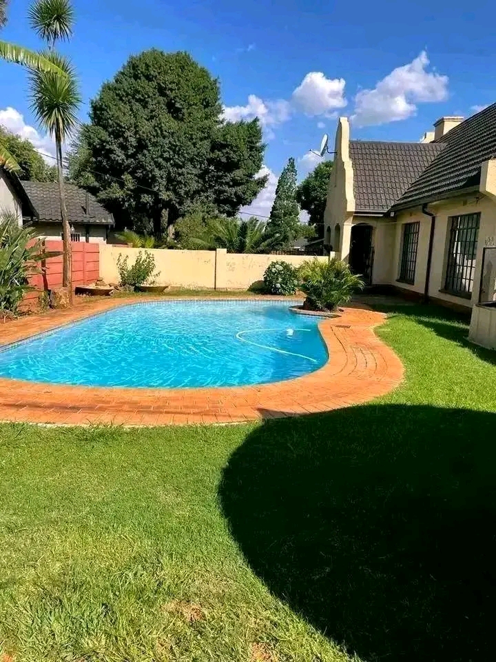 One bedroom cottage 🏠
r3600 rental 💰
  in Birch Acres