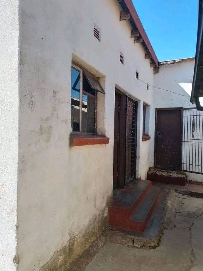 Room for rental,water nd electric included,no  in Zondi