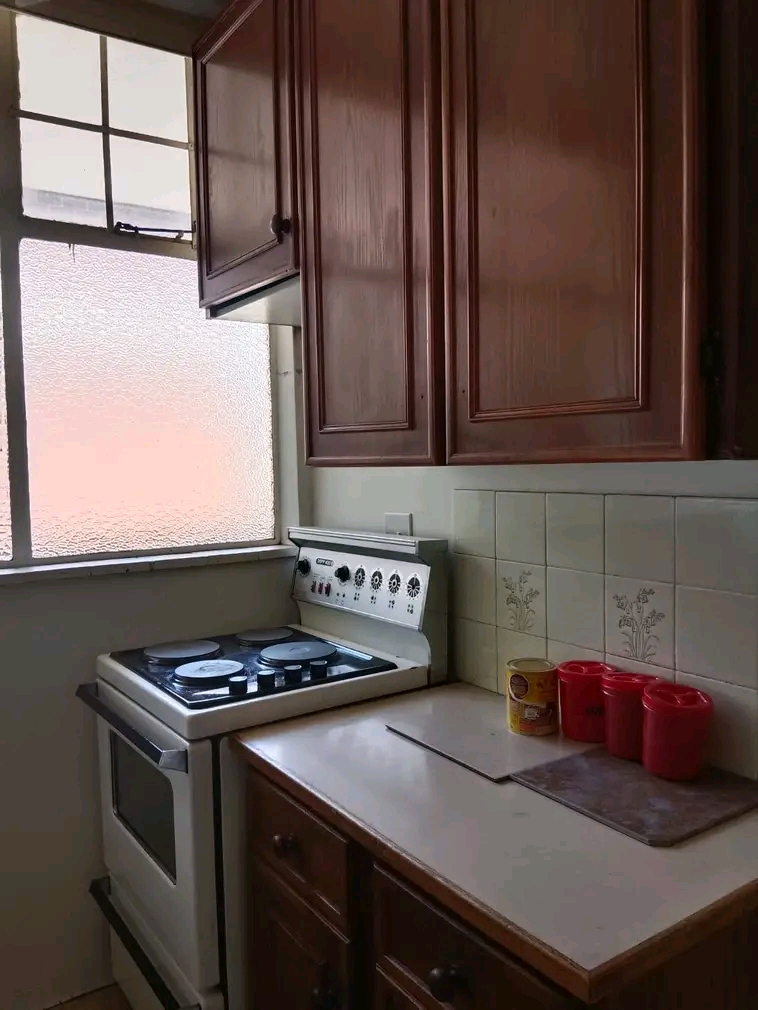 3 bedroom flat for rental
kenmere and saunde  in Yeoville