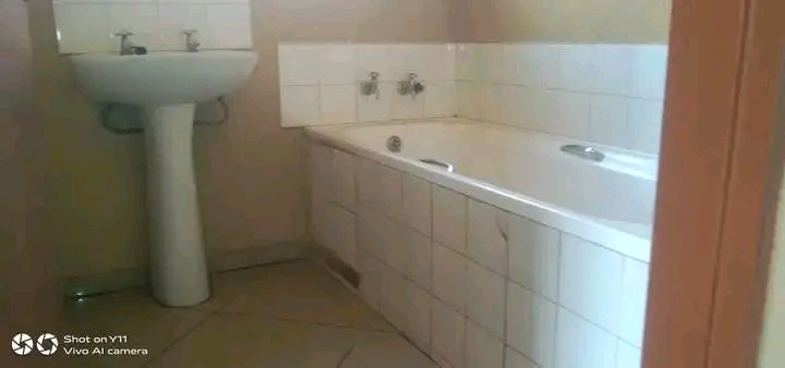 2 bedroom  2 bed ii 1 bath ii kitchen ii loun  in Spruitview