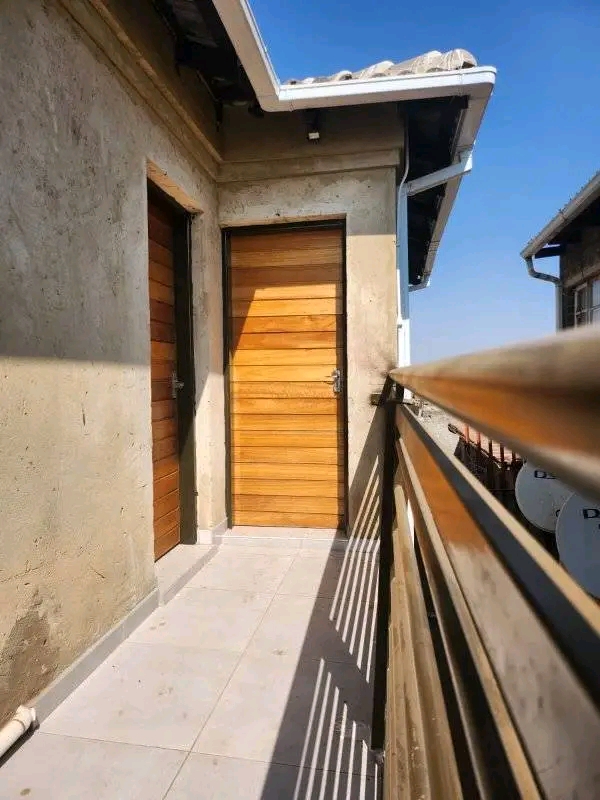 Teanong(near swazi inn) bachelor room availab  in Tembisa