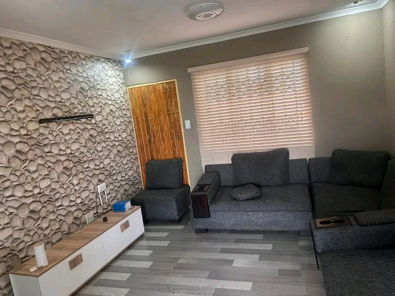 House for rental 
protea glen ext 22
2 bedr  in Protea Glen