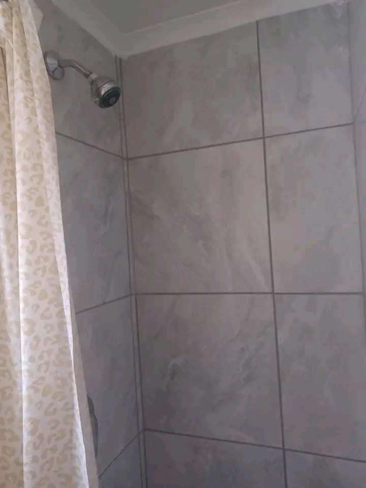 Brand new place to rent for 2700
unlimited f  in Yeoville